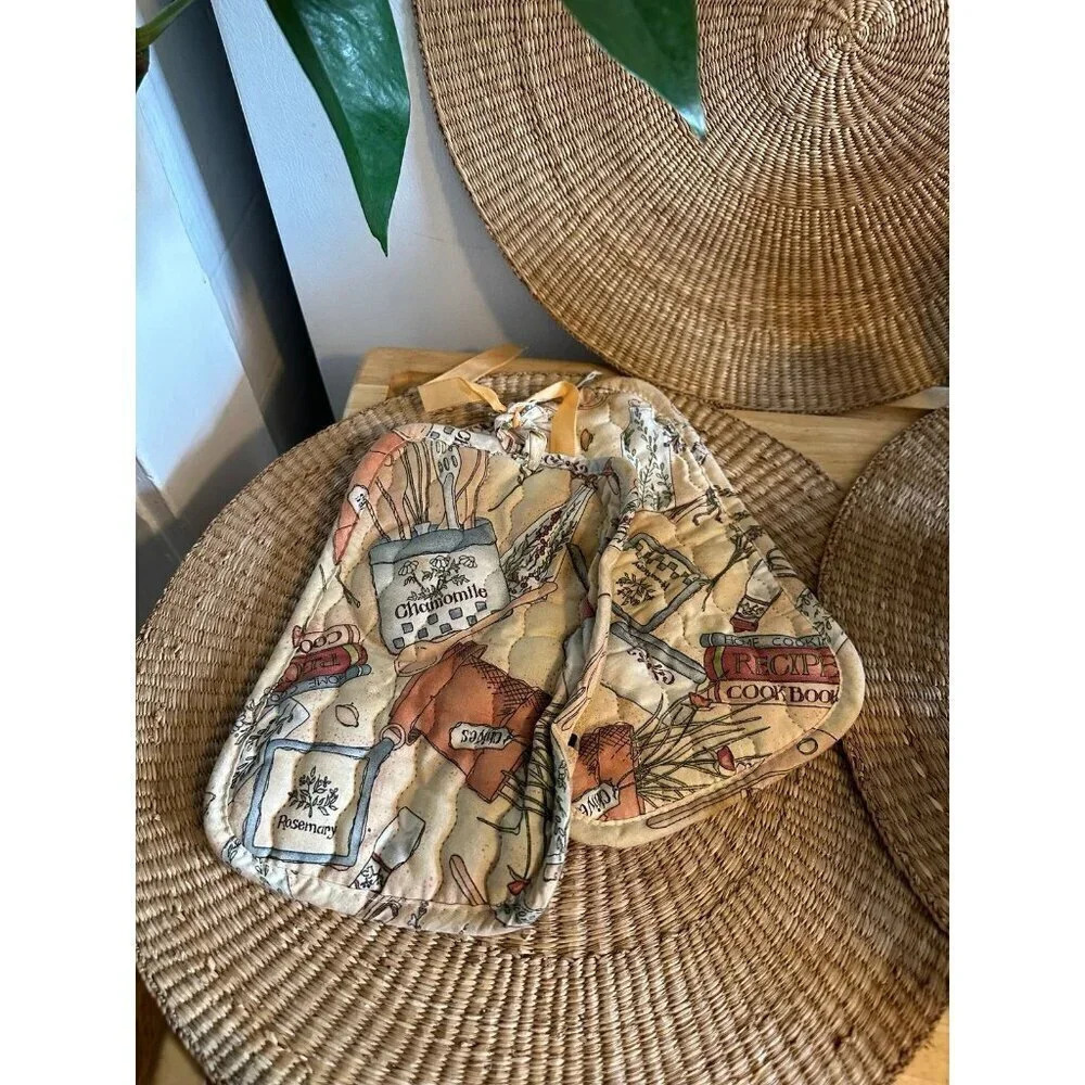 Two Cloth Vintage Recipe Cookbook oven mits